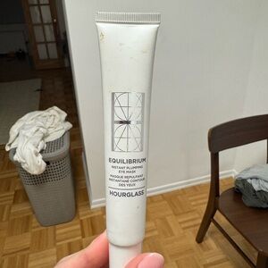 Hourglass Equilibrium Eye Mask in White Tube